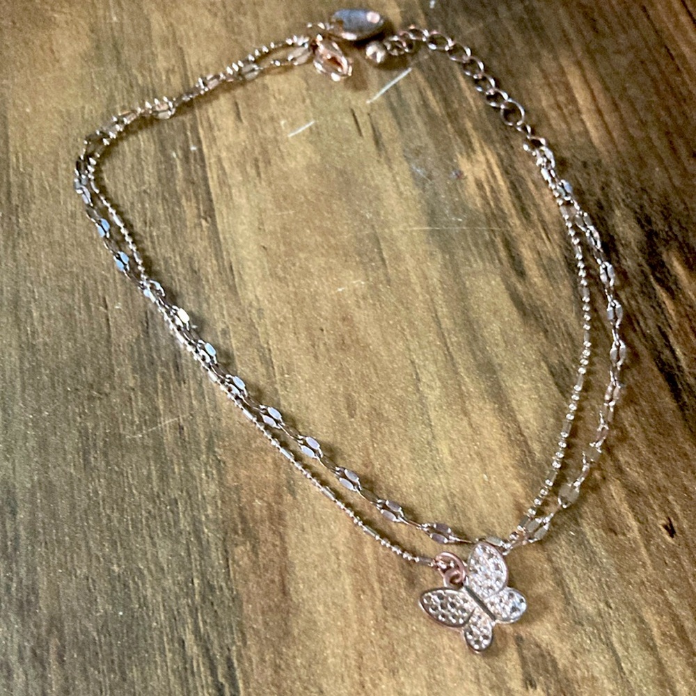 Clasp, butterfly charm ankle bracelet, gold.